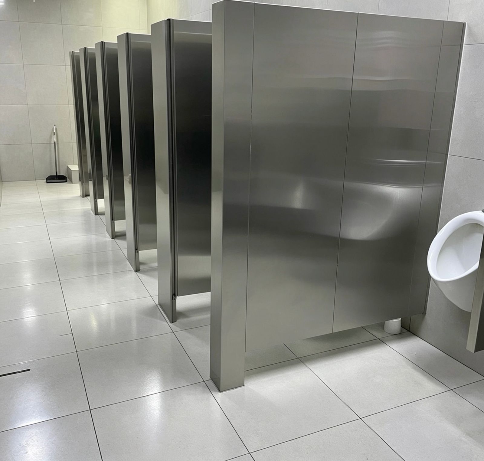 Divisiones de baño en acero inoxidable - Imagen 17